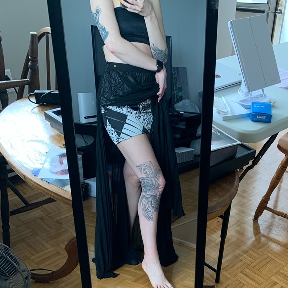 Guess: floor length skirt, see through overlay with geometric mini skirt. - Picture 3 of 4